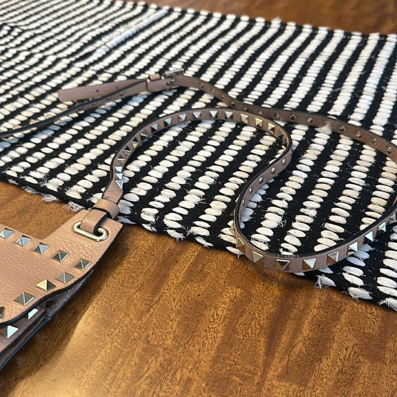 VALENTINO GARAVANI Rockstud Leather Lock-Flap Square Shoulder Bag Skin Sorbet - Picture 7 of 17